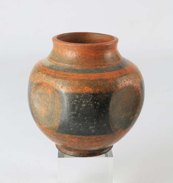 Vase antique à facettes
