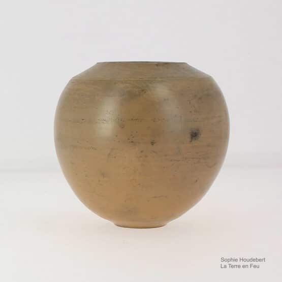 "Sphère Satin" Terre sigillée. Vase tourné, poli, enfumé en gazette dans le four.